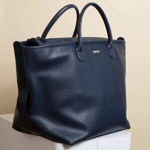 CINCHA The Vegan Leather Go-Tote in Navy/Original Size NWT